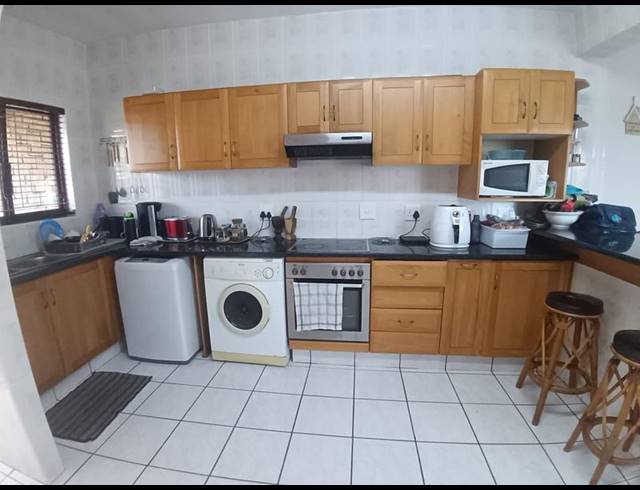 3 BEDROOM APARTMENT FOR SALE IN UVONGO BEACH